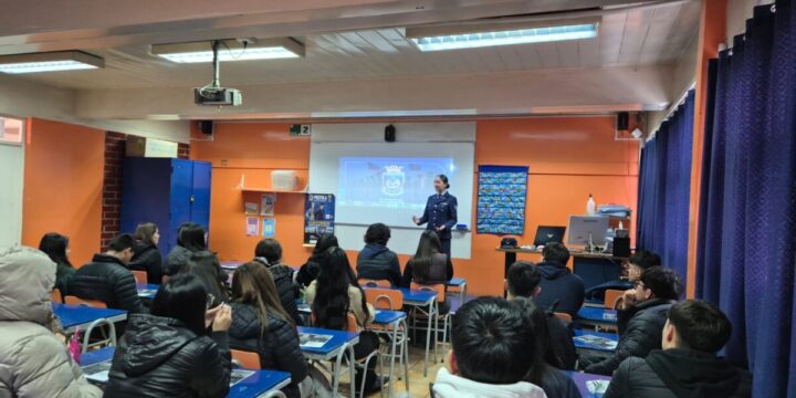 Charla Escuela de Especialidades de la Fuerza Aérea